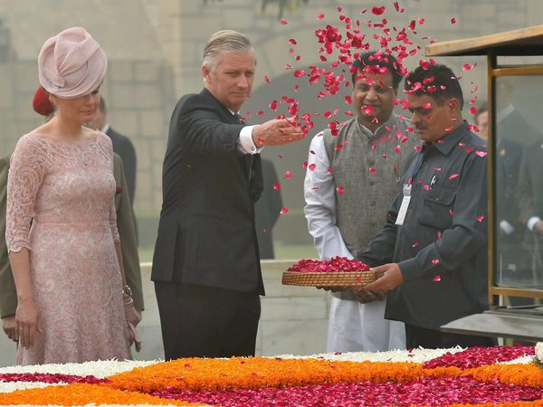 Floral tributes to Samadhi of Mahatma Gandhi Floral tributes to Samadhi of Mahatma Gandhi