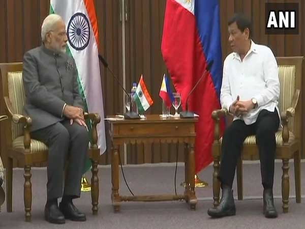 PM Modi along with President Rodrigo Duterte PM Modi along with President Rodrigo Duterte