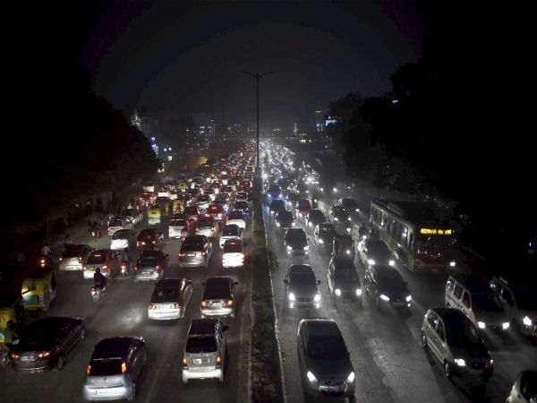 Year's worst air quality leaves Delhi gasping, IMA declares 'health emergency' Year's worst air quality leaves Delhi gasping, IMA declares 'health emergency'