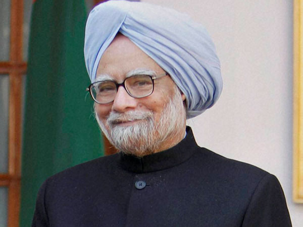 Rahul a Darling Of Congress men and women, says Manmohan Singh
