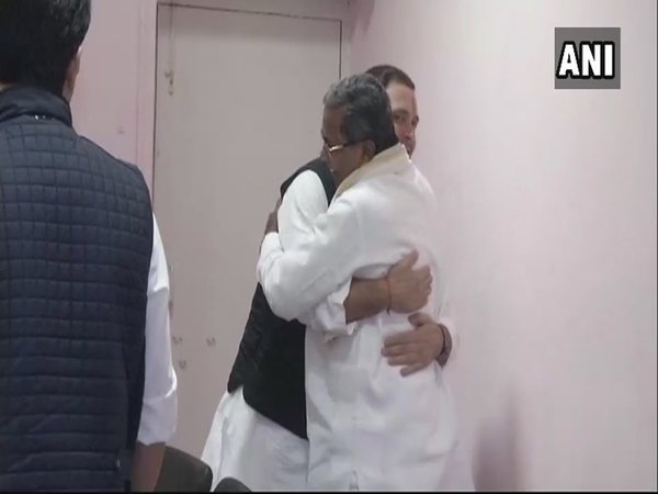 Rahul with Karnataka CM Siddaramaiah