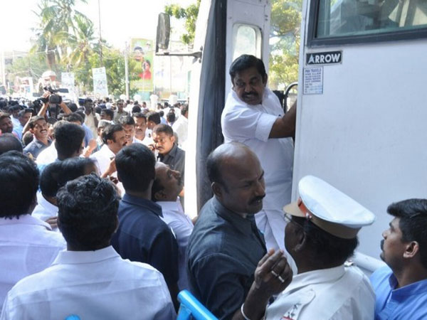 Sasikala herds AIADMK MLAs