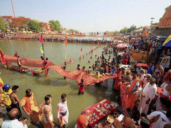 What are the sites of mela?