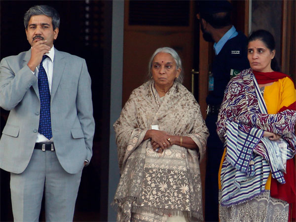 BJP leader sends footwear online to Pak high commission BJP leader sends footwear online to Pak high commission