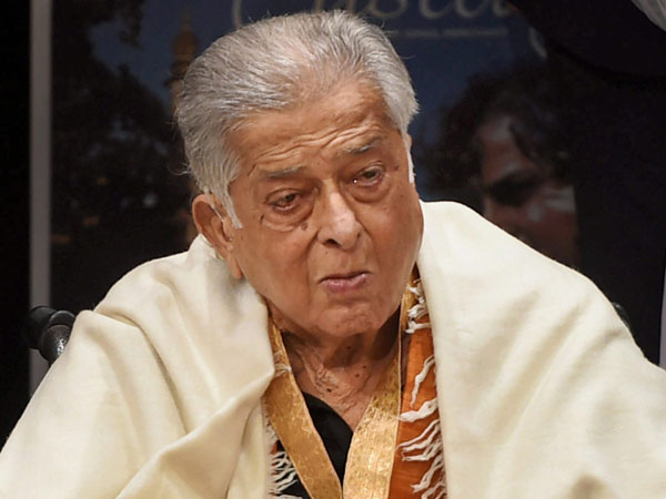 Mumbai police pays moving tribute to Shashi Kapoor Mumbai police pays moving tribute to Shashi Kapoor
