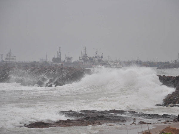 Cyclone Ockhi: Naval ships searched over 4.5 lakh sq miles Cyclone Ockhi: Naval ships searched over 4.5 lakh sq miles