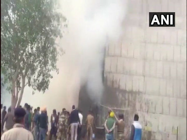 Chandigarh: Fire breaks out in 1st floor of Haryana Civil Secretariat Chandigarh: Fire breaks out in 1st floor of Haryana Civil Secretariat