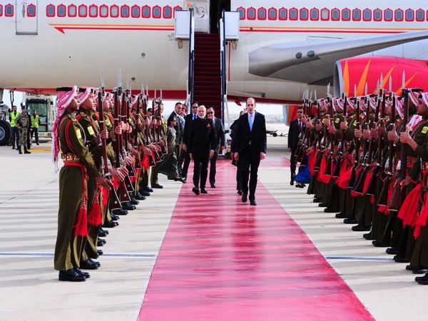 Modi arrives in Amman