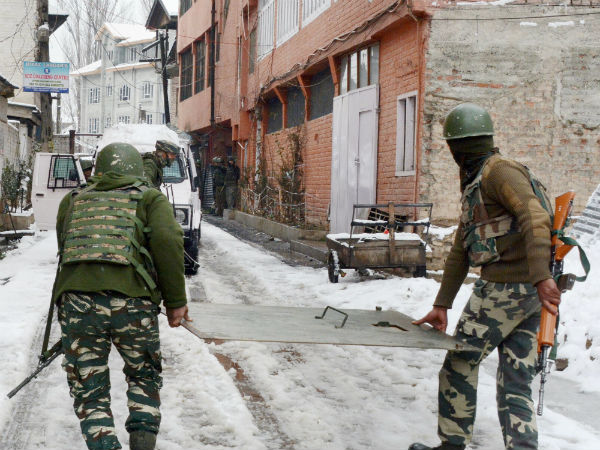 J&K: Heavy firing between terrorists, forces in Karan Nagar; encounter underway J&K: Heavy firing between terrorists, forces in Karan Nagar; encounter underway