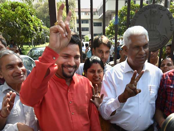 Office of Profit: Congress accuses AAP and BJP of flouting Constitutional Laws Office of Profit: Congress accuses AAP and BJP of flouting Constitutional Laws