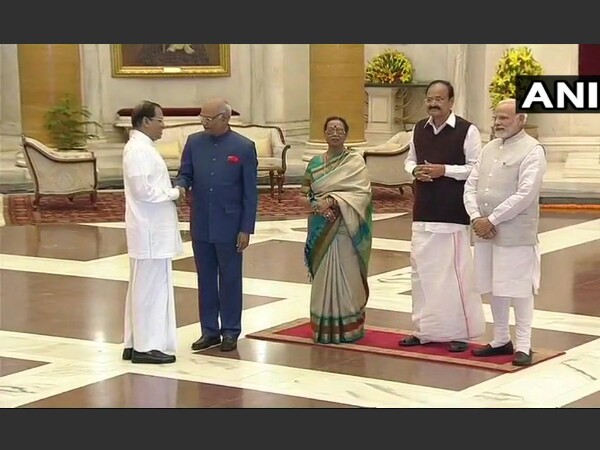 President Kovind, PM Modi welcome guests at Rashtrapathi Bhavan President Kovind, PM Modi welcome guests at Rashtrapathi Bhavan