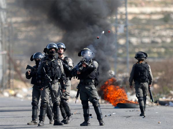 Palestinians kick off 6-week protest at Israel border; 1 dead, many injured in violence Palestinians kick off 6-week protest at Israel border; 1 dead, many injured in violence