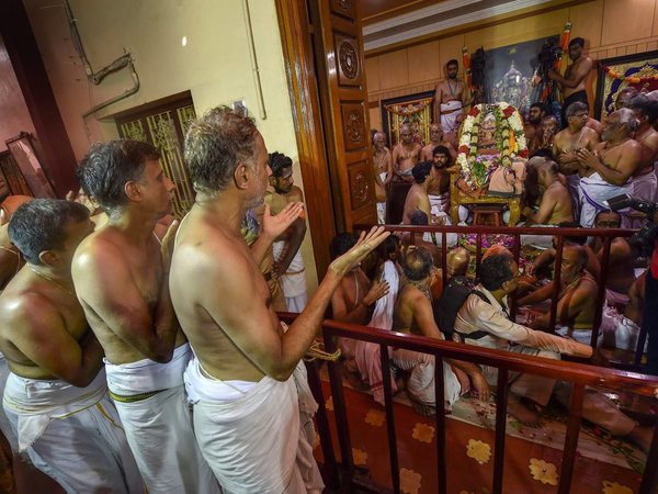 Devotees at Kanchipuram mutt