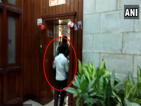 Bengaluru: Guard pushes blind man out of elevator at Vidhan Soudha Bengaluru: Guard pushes blind man out of elevator at Vidhan Soudha