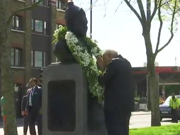 PM Narendra Modi pays tribute to Basaveshwara in UK PM Narendra Modi pays tribute to Basaveshwara in UK