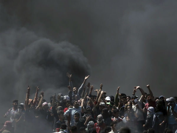 Tens of thousands protest on Gaza border, 37 dead in clashes Tens of thousands protest on Gaza border, 37 dead in clashes