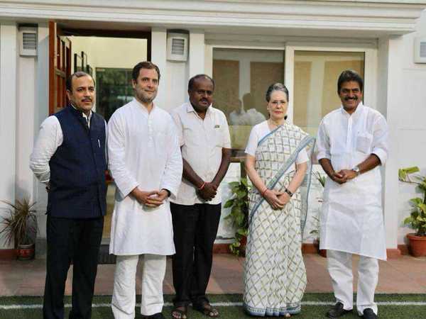 HD Kumaraswamy with Rahul Gandhi and Sonia Gandhi
