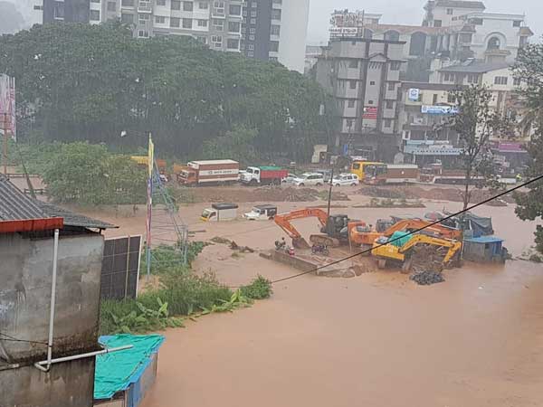Cyclone Mekunu hits coastal Karnataka: Mangalore worst hit; school, colleges shut Cyclone Mekunu hits coastal Karnataka: Mangalore worst hit; school, colleges shut