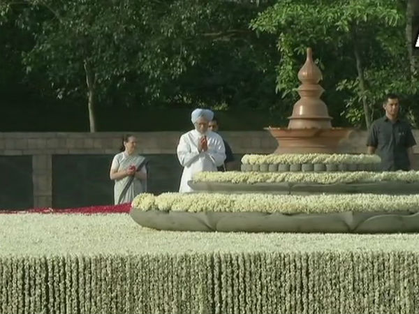 Rajiv Gandhis 27th death anniversary: Manmohan Singh, Sonia Gandhi among others pay tribute Rajiv Gandhis 27th death anniversary: Manmohan Singh, Sonia Gandhi among others pay tribute