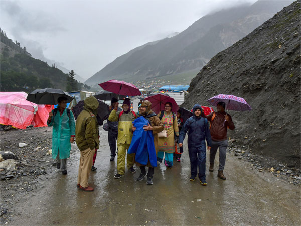 Amarnath Yatra suspended due to bad weather Amarnath Yatra suspended due to bad weather