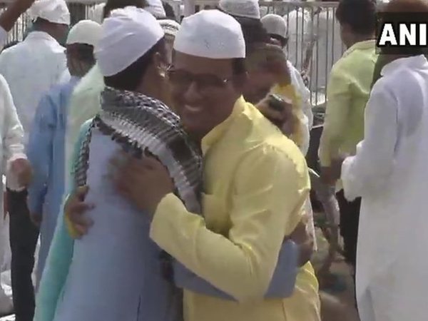 Eid 2018: PM Modi, President extend greetings to nation Eid 2018: PM Modi, President extend greetings to nation