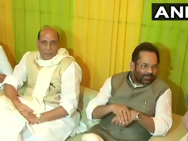 Rajnath Singh at Mukhtar Abbas Naqvi's residence