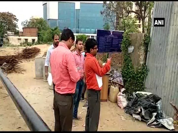 ED seizes Lalus property in Patna (Image courtesy - ANI/Twitter) ED seizes Lalus property in Patna (Image courtesy - ANI/Twitter)