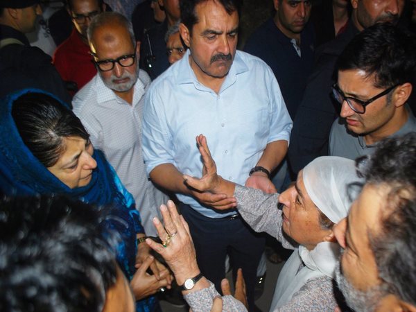 Mehbooba Mufti listens to relatives of senior journalist Shujaat Bukhari