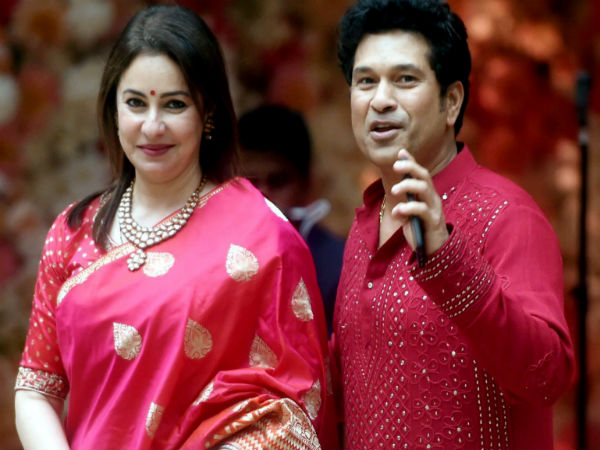 Sachin Tendulkar along with his wife Anjali