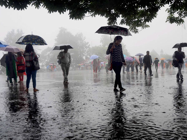 Weather forecast for June 10: Heavy rains likely to hit Mumbai, Kolkata and Delhi Weather forecast for June 10: Heavy rains likely to hit Mumbai, Kolkata and Delhi