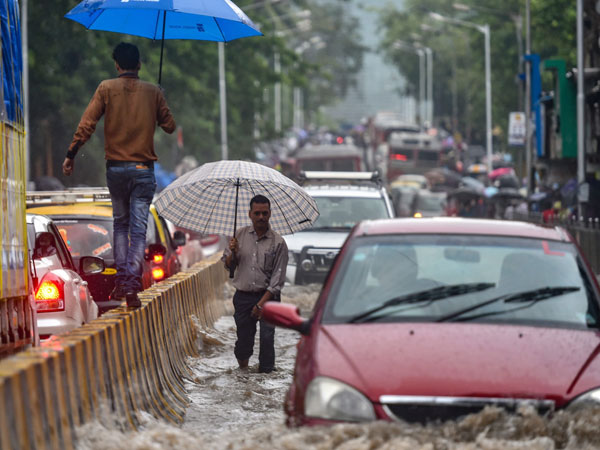 Weather forecast for June 18: Heavy rains to continue in Mumbai Weather forecast for June 18: Heavy rains to continue in Mumbai
