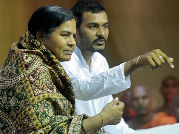 Rohith Vemulas mother says IUMLs cheque not bounced Rohith Vemulas mother says IUMLs cheque not bounced