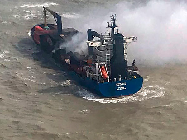 Daring operation: Navy prevents vessel from drifting into Bangladesh Daring operation: Navy prevents vessel from drifting into Bangladesh