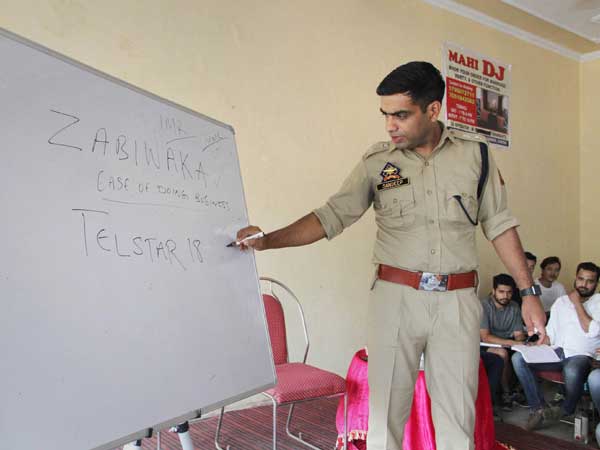 J&K: IPS officer wins hearts, coaches poor students for free in spare time J&K: IPS officer wins hearts, coaches poor students for free in spare time