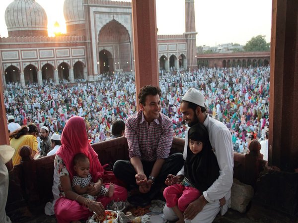 Vikas Khanna breaking Roza Vikas Khanna breaking Roza