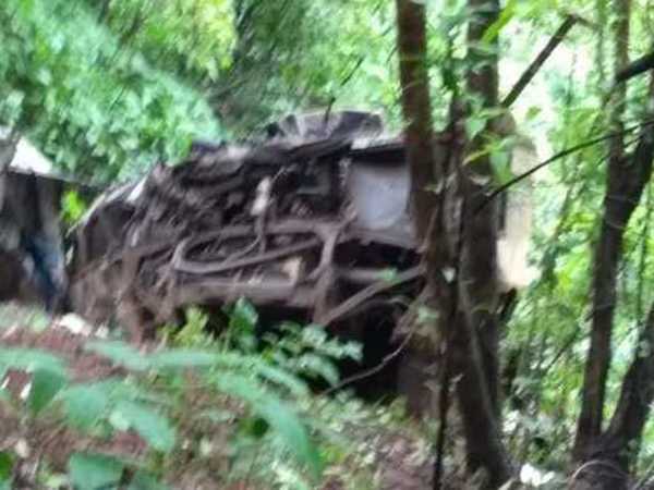 30 dead after bus falls in Ambenali Ghat 30 dead after bus falls in Ambenali Ghat