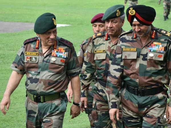 Army chief reviews operational preparedness during Akhnoor visit Army chief reviews operational preparedness during Akhnoor visit