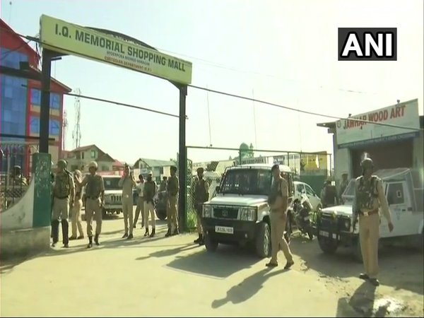 J&K: Terrorists hurl grenade at CRPF party in Budgam, one jawan injured J&K: Terrorists hurl grenade at CRPF party in Budgam, one jawan injured
