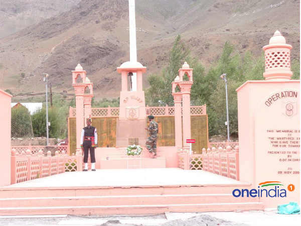 Kargil War memorial wall in Dras
