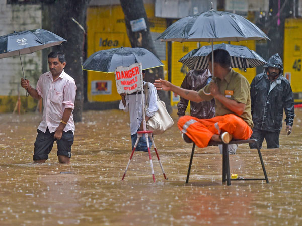 Weather forecast for July 5: Heavy rains likely in Mumbai in the next 24 hours Weather forecast for July 5: Heavy rains likely in Mumbai in the next 24 hours