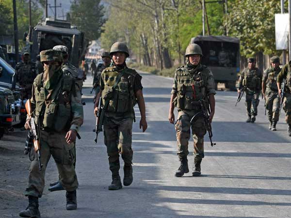 Terrorists shuns arms, re-unites with family Terrorists shuns arms, re-unites with family