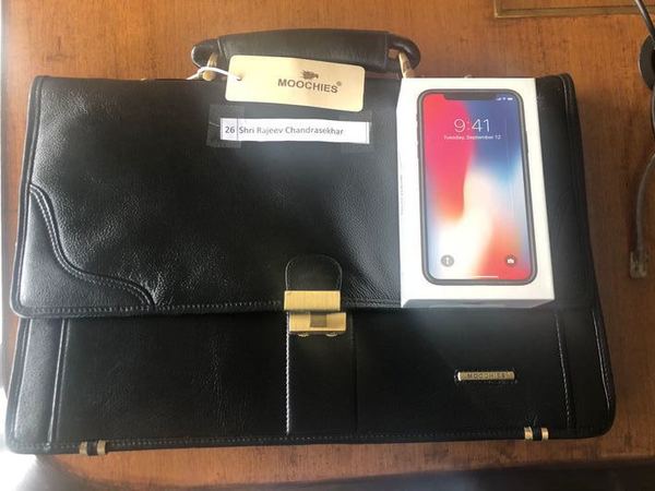 Apple i phone with bag Apple i phone with bag
