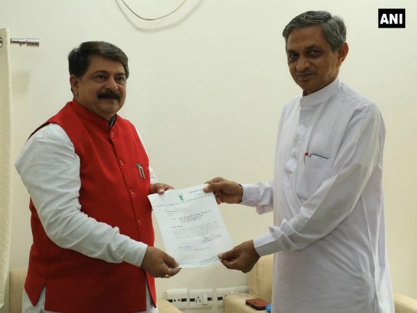 Guj: Bavaliya takes charge as minister, gets 3 portfolios Guj: Bavaliya takes charge as minister, gets 3 portfolios