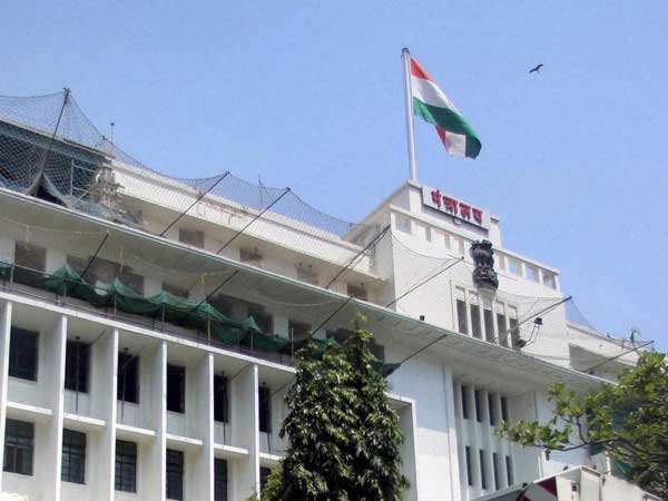 Maharashtra: Assembly adjourned as MLAs try to take away Speaker’s mace Maharashtra: Assembly adjourned as MLAs try to take away Speaker’s mace