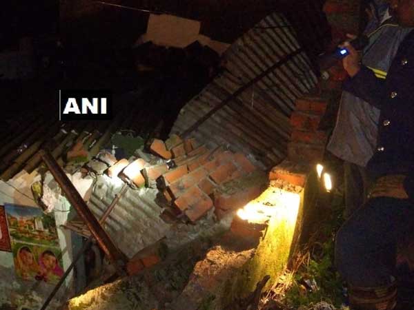 One killed, two injured after wall collapses in Thane One killed, two injured after wall collapses in Thane