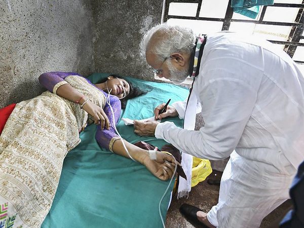 Injured woman asks for PM's autograph