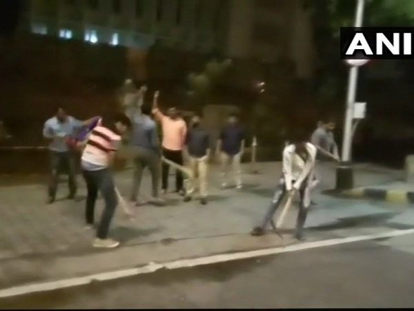 MNS dig up roads in front of Mantralaya in Mumbai MNS dig up roads in front of Mantralaya in Mumbai