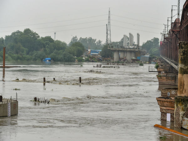 27 passenger trains cancelled, 7 trains diverted