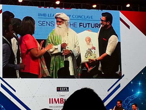 “You are a party animal Guruji”: This is how Ranveer began debate with Sadhguru at IIMBue 2018 “You are a party animal Guruji”: This is how Ranveer began debate with Sadhguru at IIMBue 2018