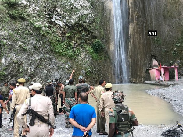 J&K: Landslide at Sehar Baba waterfall kills 7 (Image courtesy - ANI/Twitter) J&K: Landslide at Sehar Baba waterfall kills 7 (Image courtesy - ANI/Twitter)